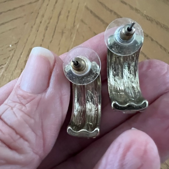 ***Donated***Clear stone classy earrings - Picture 5 of 5